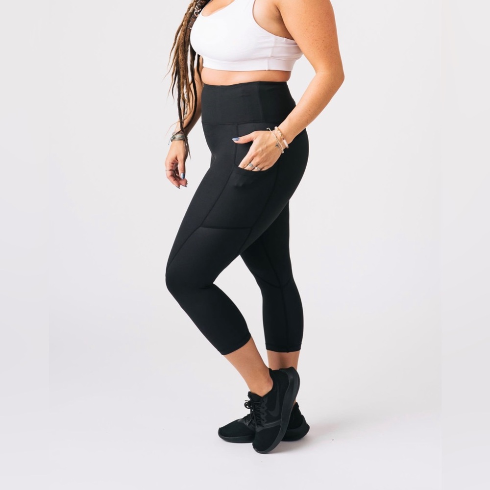 ZYIA Black Women's Active Cropped Leggings Size Large